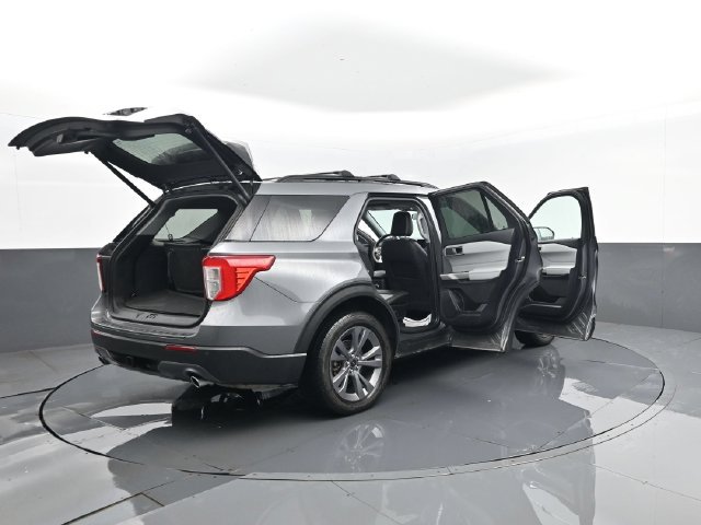 Used 2022 Ford Explorer XLT w/ Equipment Group 202A AWD/4WD image 34