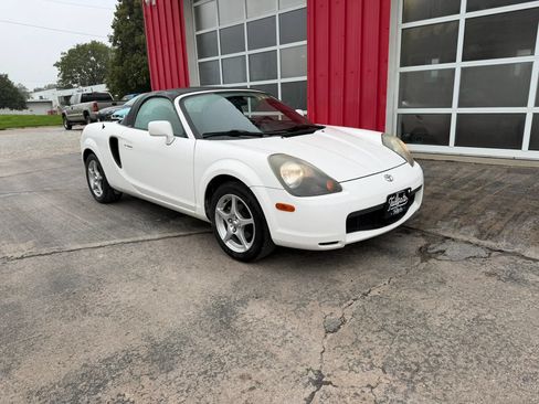 Used 2002 Toyota MR2 RWD image 2