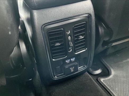 Used 2022 Jeep Grand Cherokee Limited AWD/4WD image 33