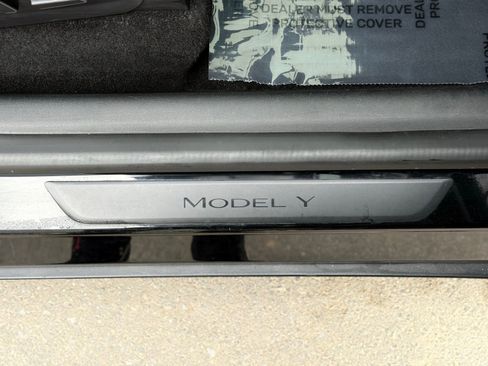 Used 2022 Tesla Model Y Long Range AWD/4WD image 18