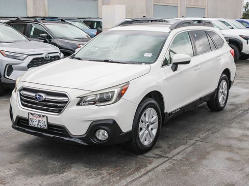 Used 2018 Subaru Outback 2.5i Premium image 3