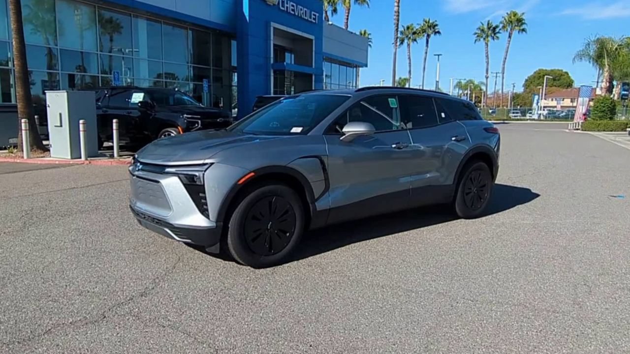 Used 2026 Chevrolet Blazer EV LT w/ Midnight/Sport Edition FWD image 4