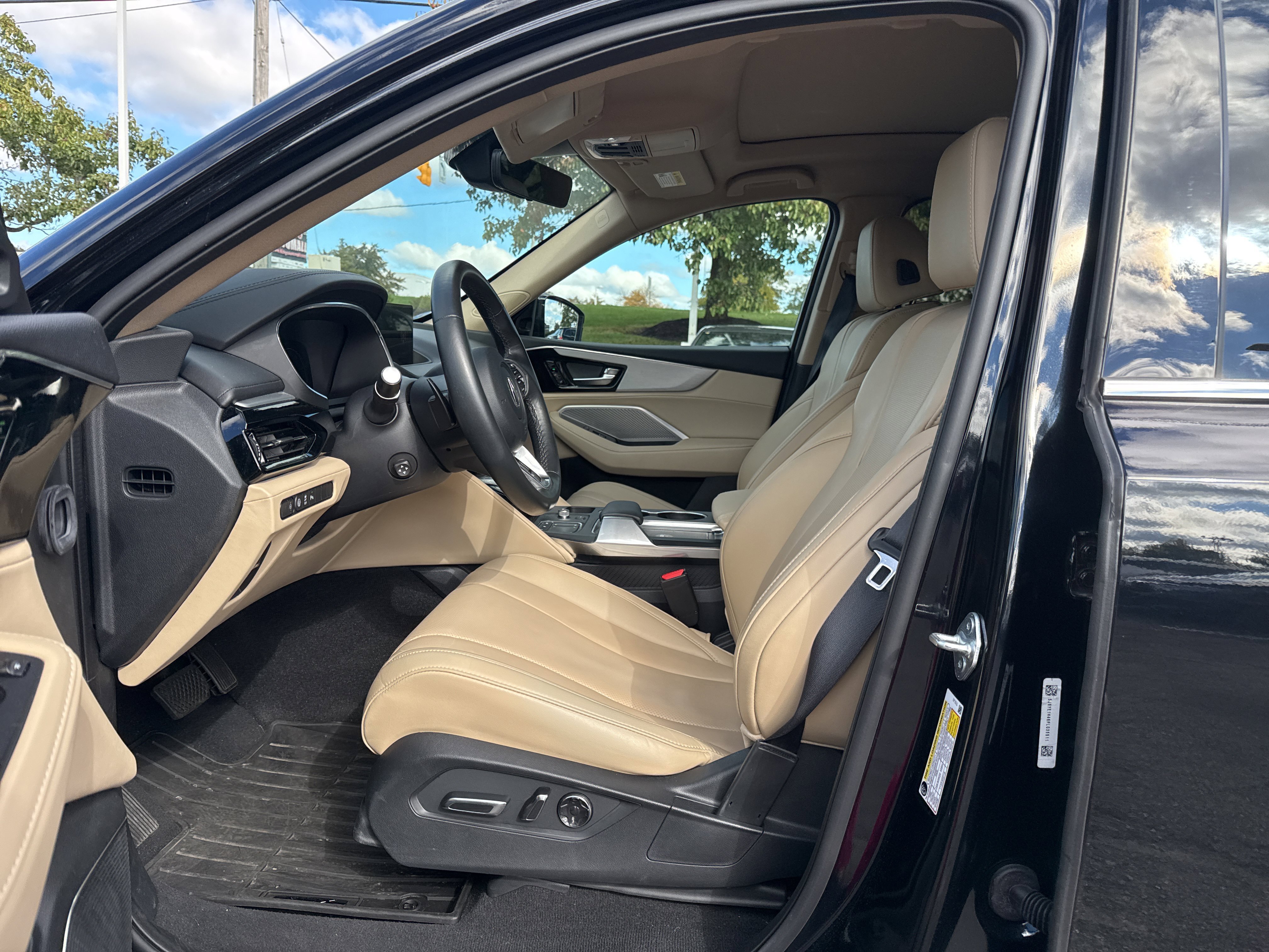 Used 2023 Acura MDX w/ Technology Package AWD/4WD image 12