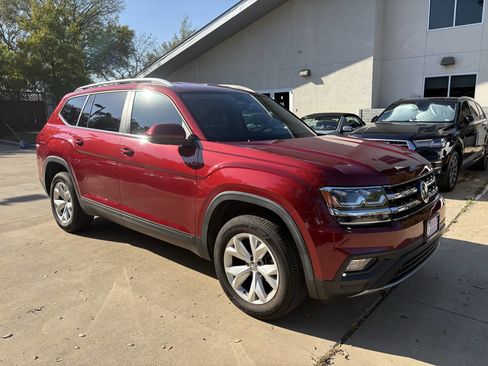 Used 2019 Volkswagen Atlas SE w/ Towing Package image 2