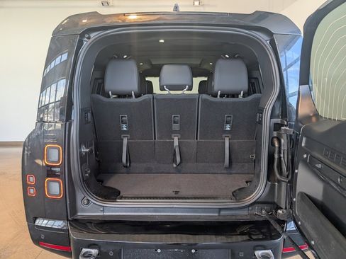 New 2026 Land Rover Defender 130 X-Dynamic SE image 5