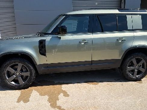 Used 2025 Land Rover Defender 110 S AWD/4WD image 2