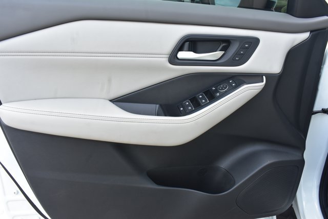 Used 2023 Nissan Rogue SL FWD image 11