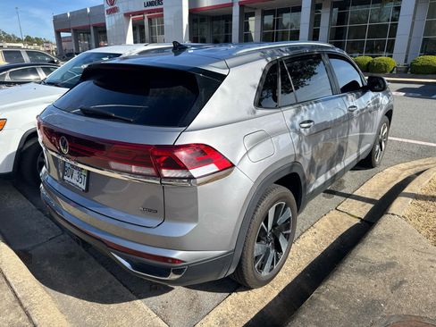 Used 2024 Volkswagen Atlas Cross Sport SE image 4