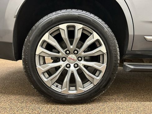 Used 2021 GMC Yukon Denali w/ Denali Premium Package image 29