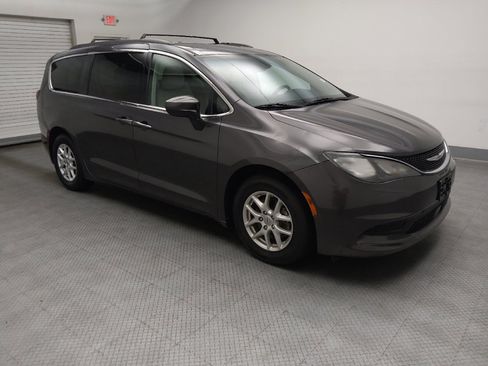 Used 2021 Chrysler Voyager Lxi FWD image 11