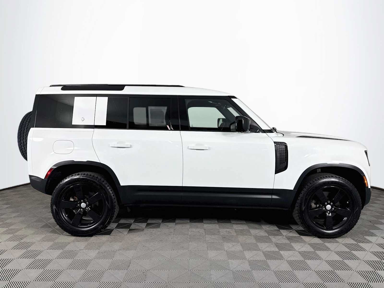Used 2024 Land Rover Defender 110 S AWD/4WD image 4