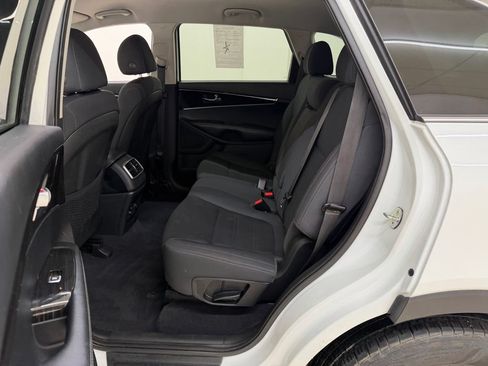 Used 2020 Kia Sorento LX AWD/4WD image 19