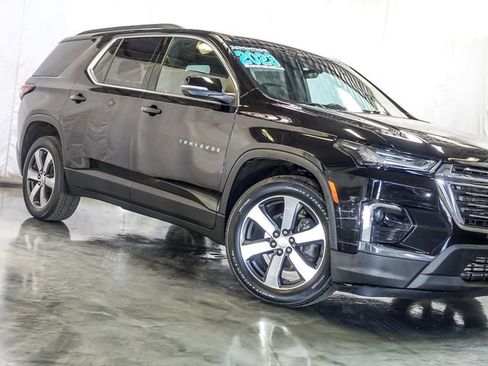 Used 2023 Chevrolet Traverse LT w/ LT Premium Package AWD/4WD image 4