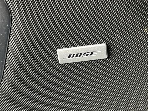 Used 2023 Chevrolet Suburban Premier image 13