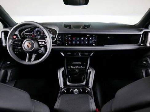 Certified 2025 Porsche Cayenne image 13