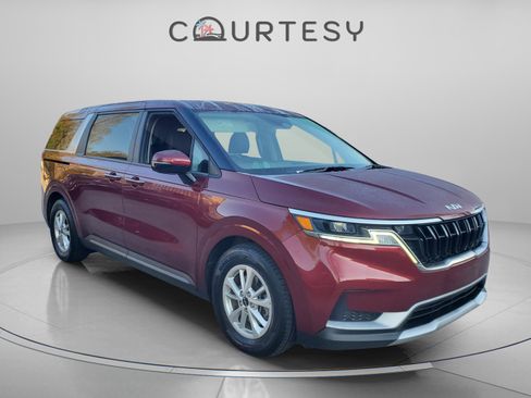 Certified 2024 Kia Carnival LX image 5