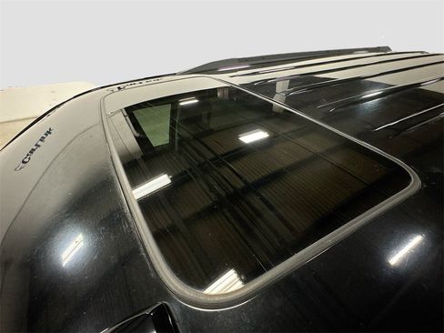 Used 2017 GMC Yukon SLT w/ Open Road Package image 28