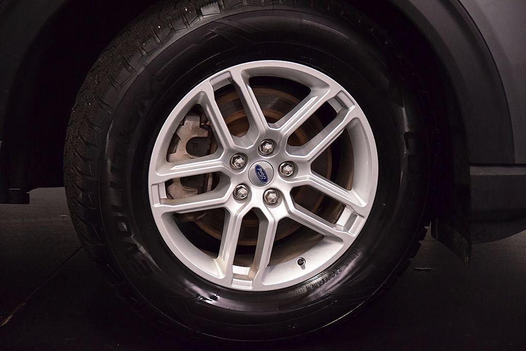 Used 2025 Ford Explorer Active AWD/4WD image 11