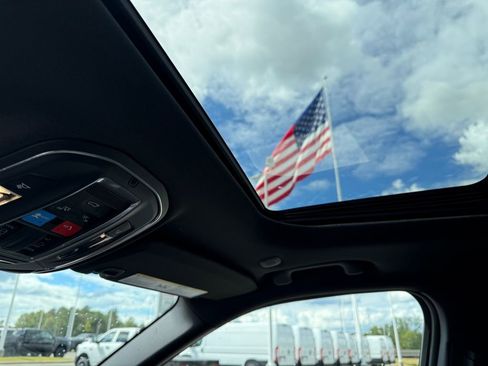 New 2025 Jeep Grand Cherokee Altitude image 21