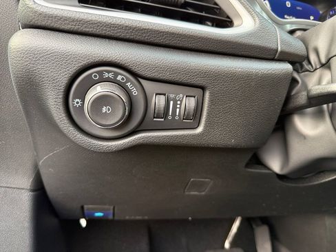 New 2026 Chrysler Pacifica Select FWD image 23