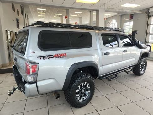 Used 2023 Toyota Tacoma TRD Off-Road w/ TRD Premium Off Road Package AWD/4WD image 11