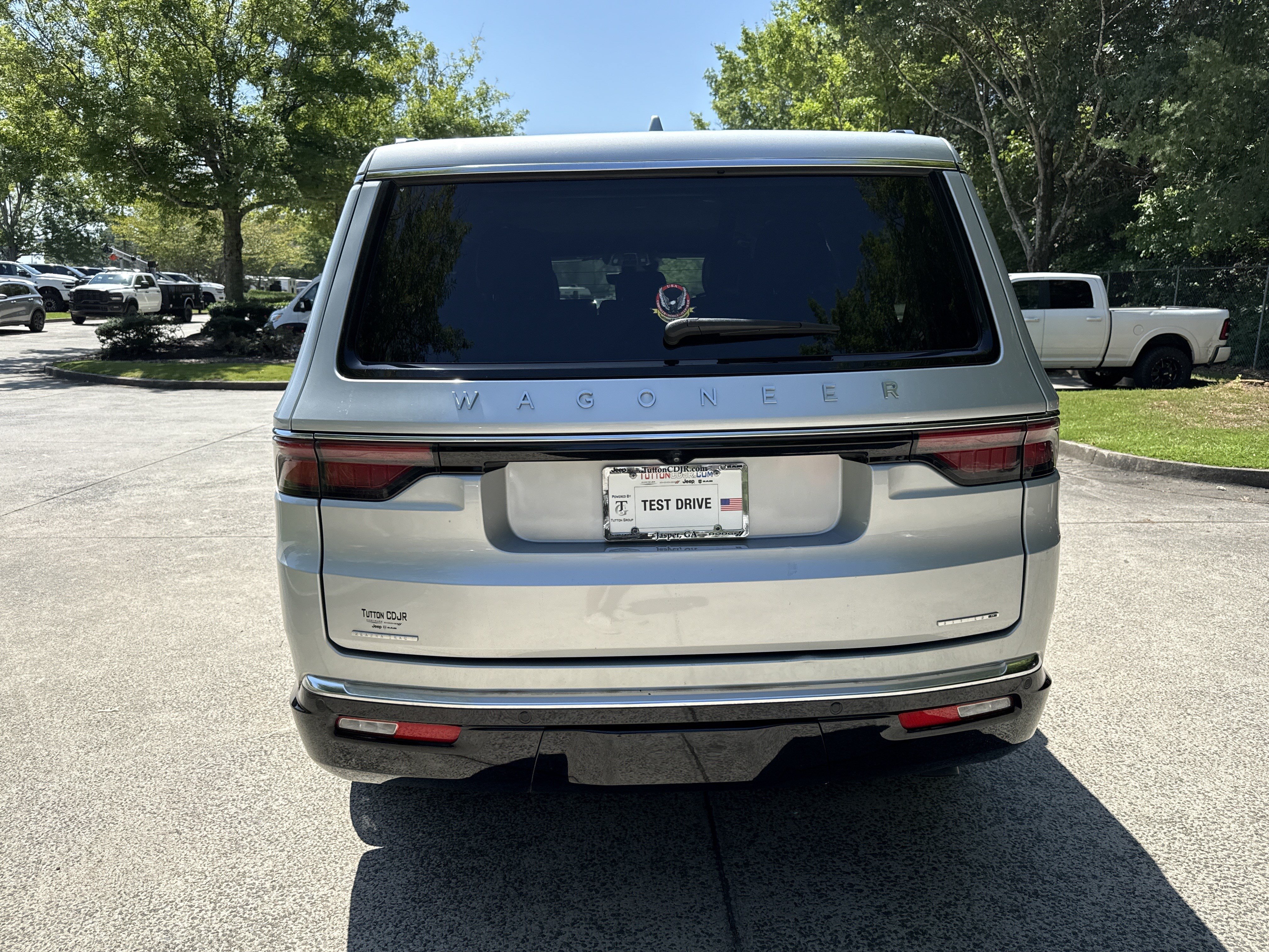 Used 2023 Jeep Wagoneer Series II AWD/4WD image 6