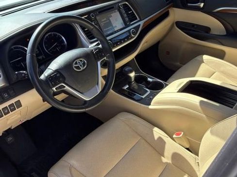 Certified 2019 Toyota Highlander Limited Platinum AWD/4WD image 19