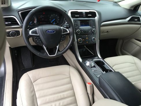 Used 2017 Ford Fusion SE FWD image 23