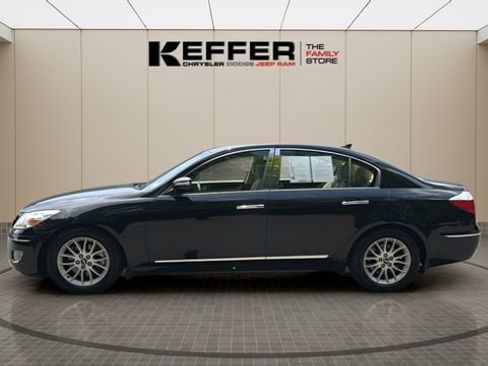 Used 2011 Hyundai Genesis 3.8 RWD image 2