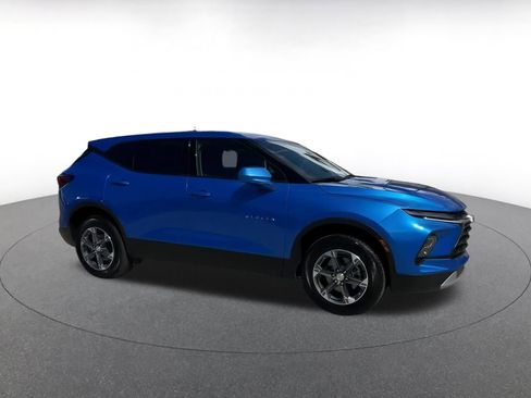 Used 2025 Chevrolet Blazer LT image 2