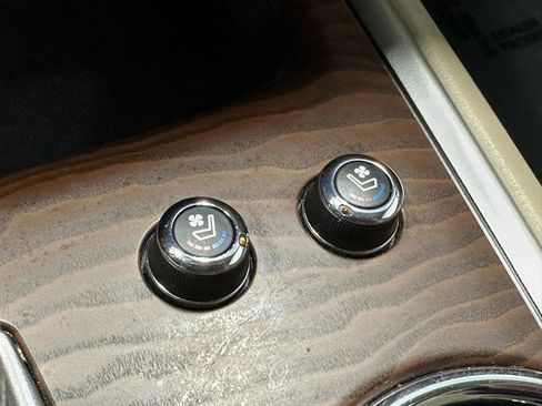 Used 2019 Nissan Pathfinder Platinum AWD/4WD image 25