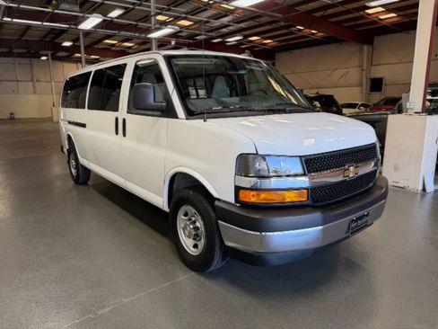 Used 2024 Chevrolet Express 3500 LT w/ LT Preferred Equipment Group RWD image 4