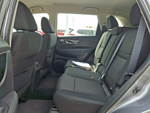 Used 2018 Nissan Rogue S image 11