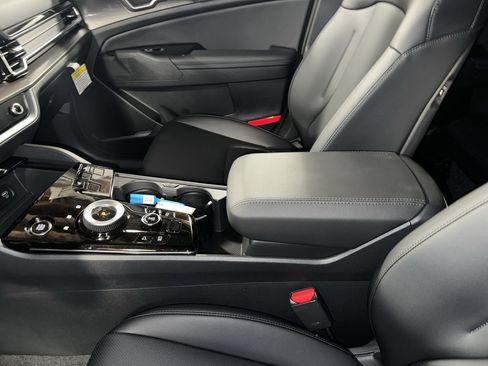 Certified 2025 Kia Sportage EX image 26