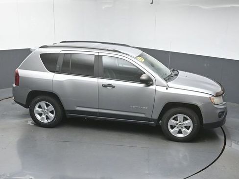 Used 2016 Jeep Compass Sport FWD image 45