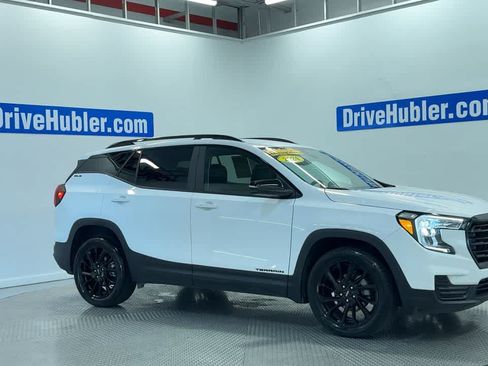 Used 2024 GMC Terrain SLE w/ Driver Convenience Package FWD image 4