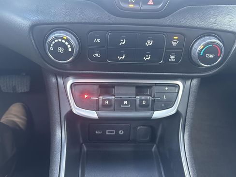 Used 2024 GMC Terrain SLE image 19