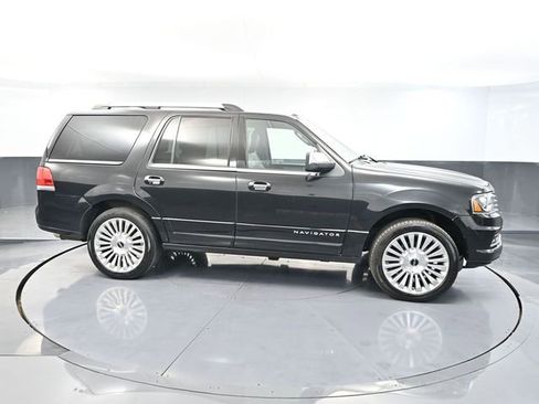 Used 2015 Lincoln Navigator 4WD image 3