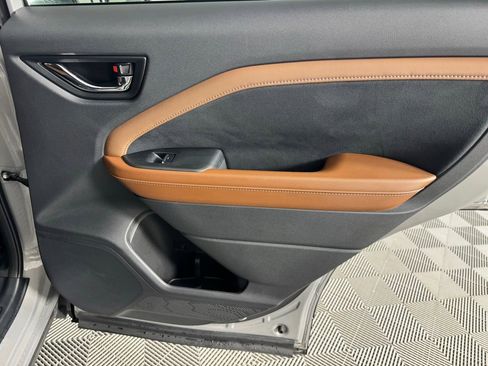 Used 2025 Subaru Forester Touring image 31