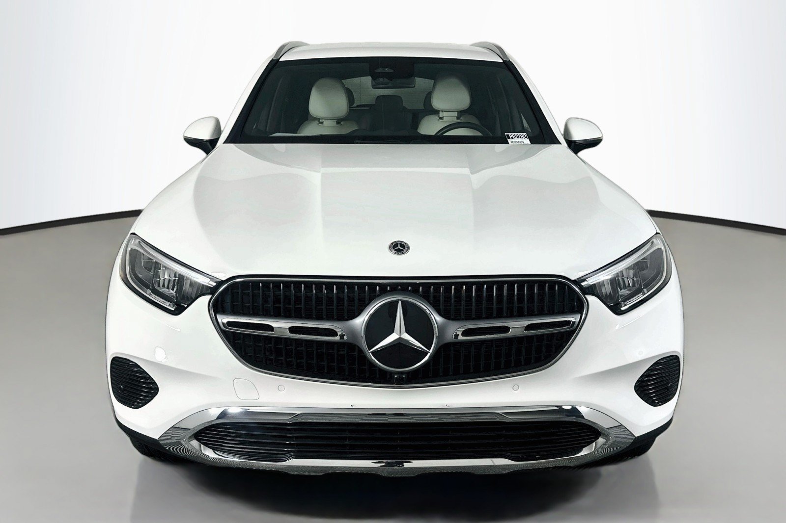 Used 2025 Mercedes-Benz GLC 300 image 2