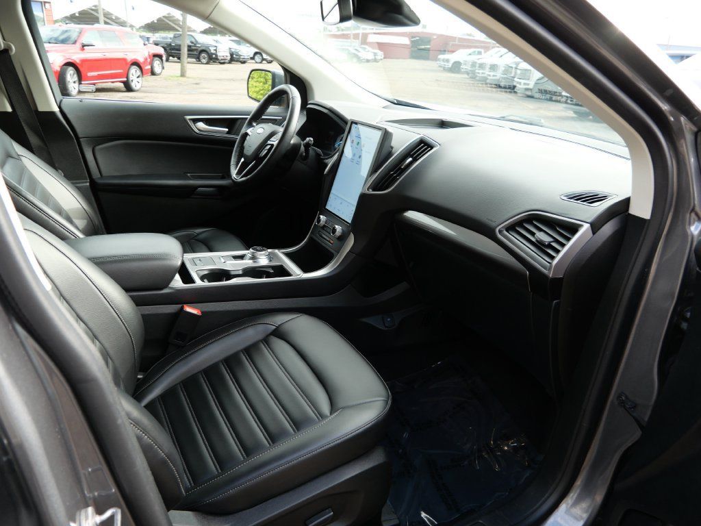 Certified 2024 Ford Edge SEL w/ Convenience Package AWD/4WD image 11