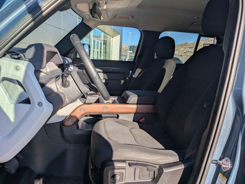 Used 2022 Land Rover Defender 110 image 23