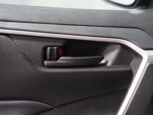 Used 2020 Toyota RAV4 LE image 29