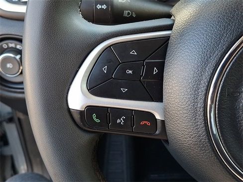 Used 2021 Jeep Renegade Latitude image 21