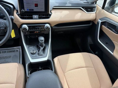 Used 2025 Toyota RAV4 LE AWD/4WD image 5