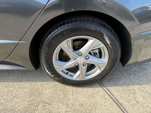 Used 2023 Hyundai Sonata SE w/ Preferred Accessory Package FWD image 6
