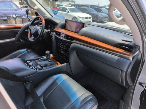 Used 2018 Lexus LX 570 4WD w/ Luxury Package image 12