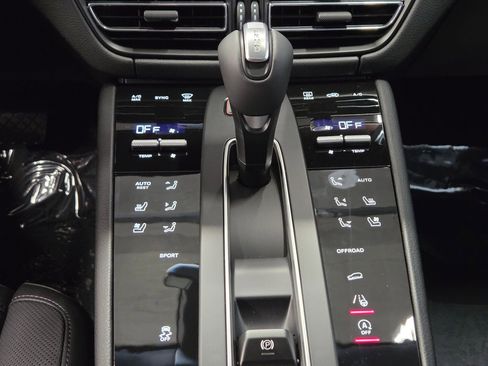 New 2026 Porsche Macan AWD/4WD image 22