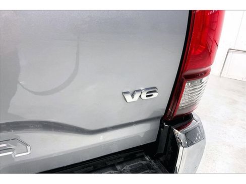 Used 2018 Toyota Tacoma SR5 image 10