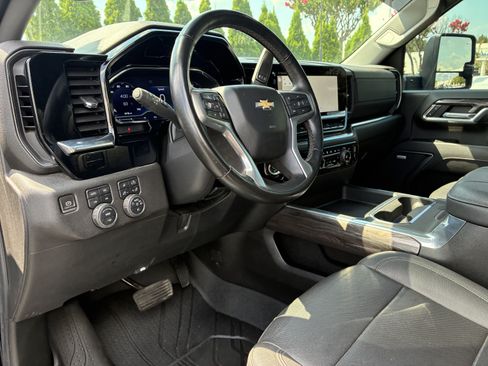 Used 2024 Chevrolet Silverado 2500 LTZ w/ LTZ Convenience Package AWD/4WD image 24